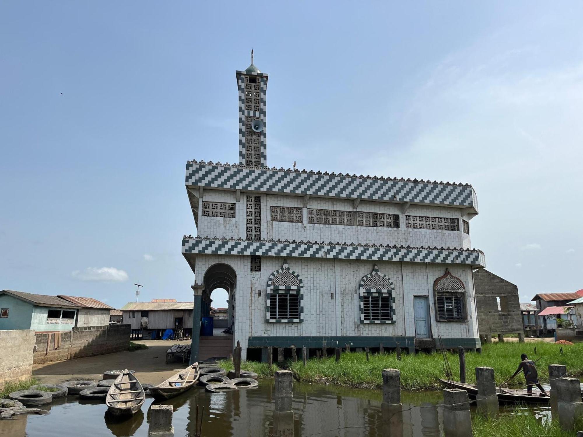 Hotel Germain - Ganvie Holiday Resort Exterior photo